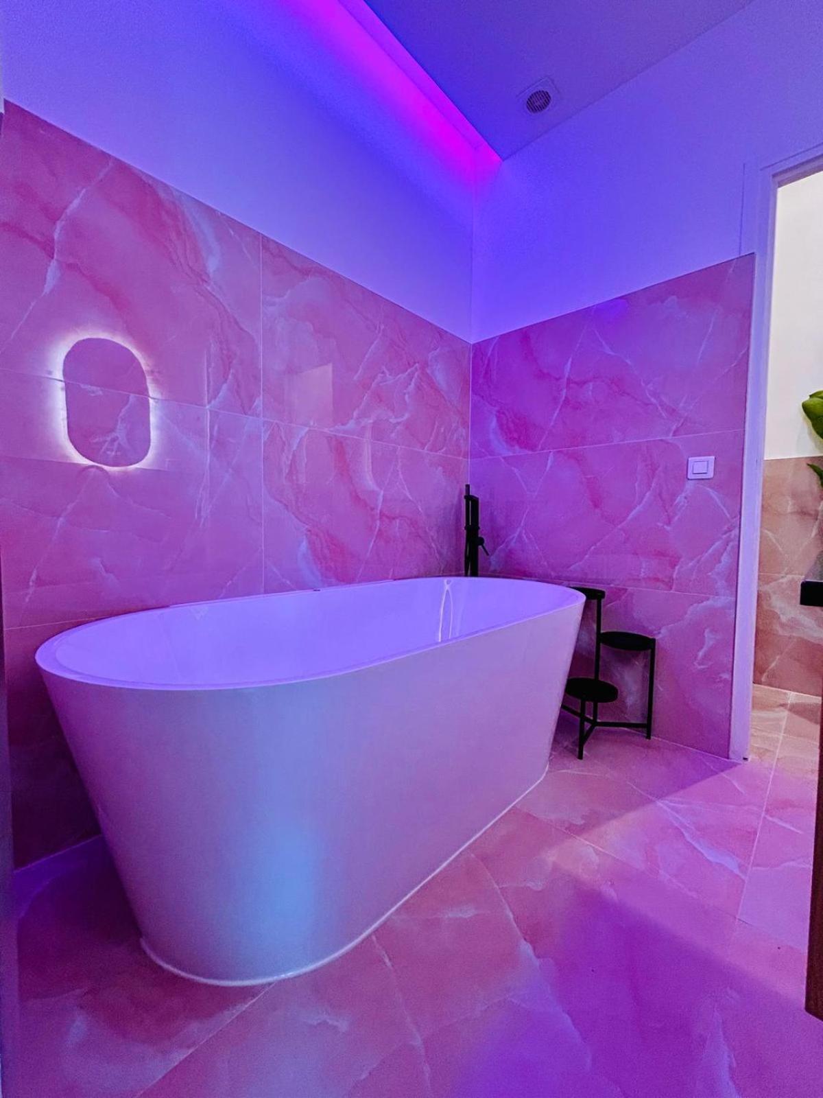 Intimate Escape - Seaside - Spa Bath - Wifi - Ac นีซ ภายนอก รูปภาพ