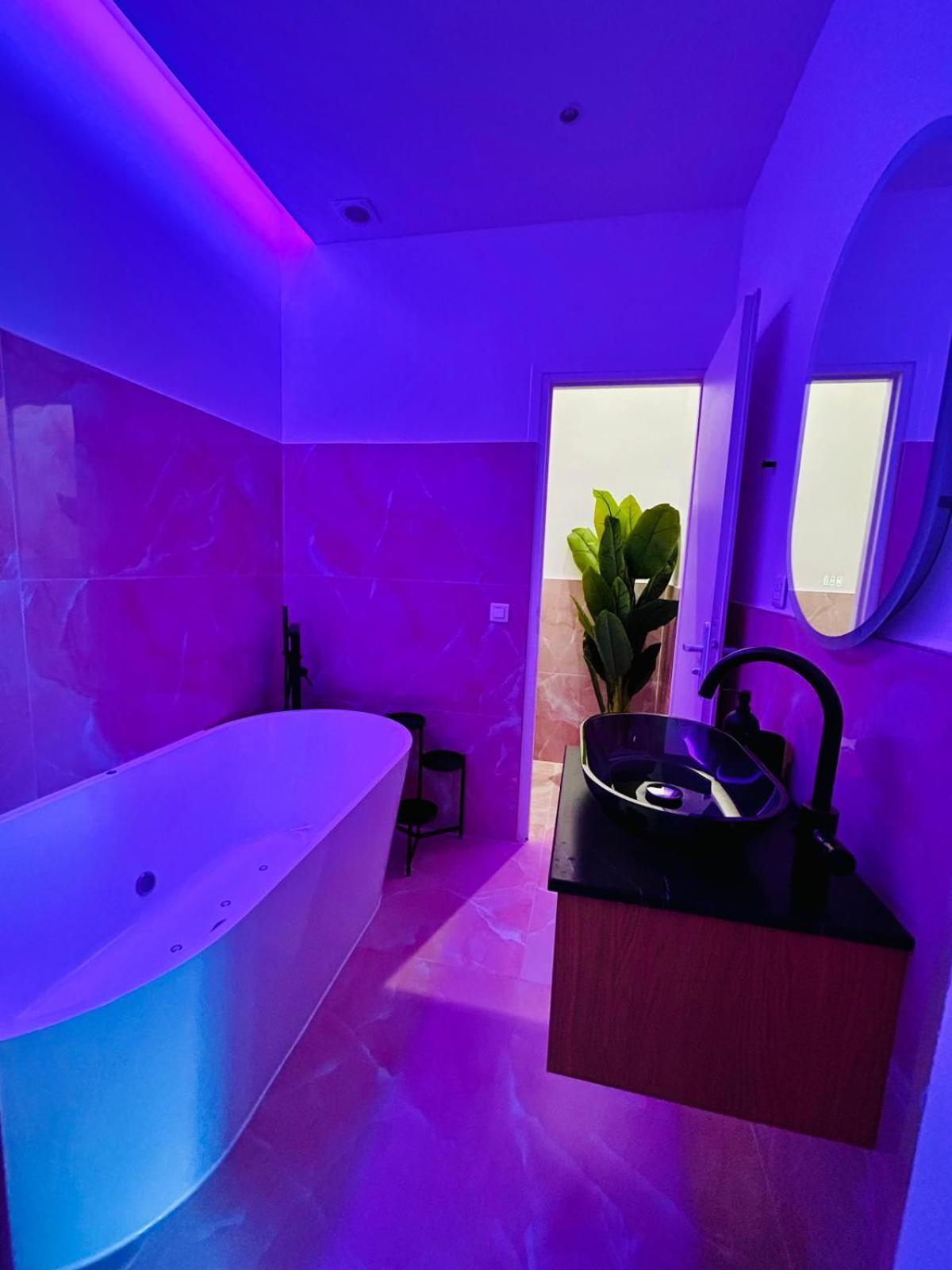 Intimate Escape - Seaside - Spa Bath - Wifi - Ac นีซ ภายนอก รูปภาพ